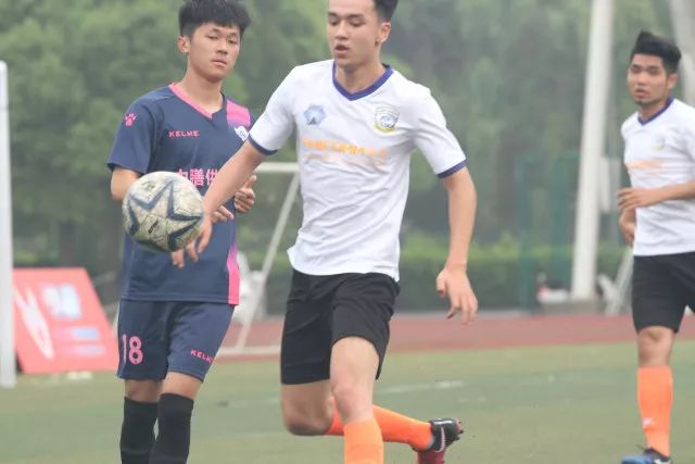 库里23分詹姆斯33+7+11浓眉缺阵 勇士大胜湖人